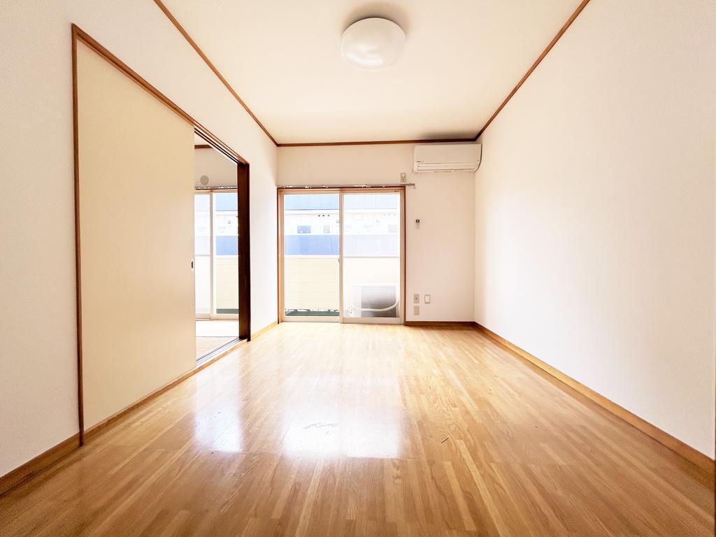 居室・リビング　照明付きの洋室♪