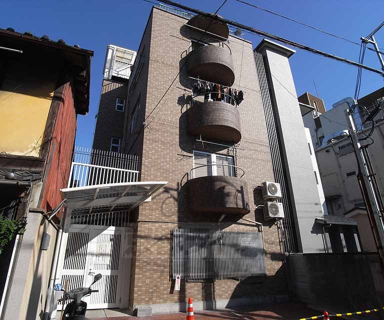 京都市東山区金屋町のマンションの建物外観
