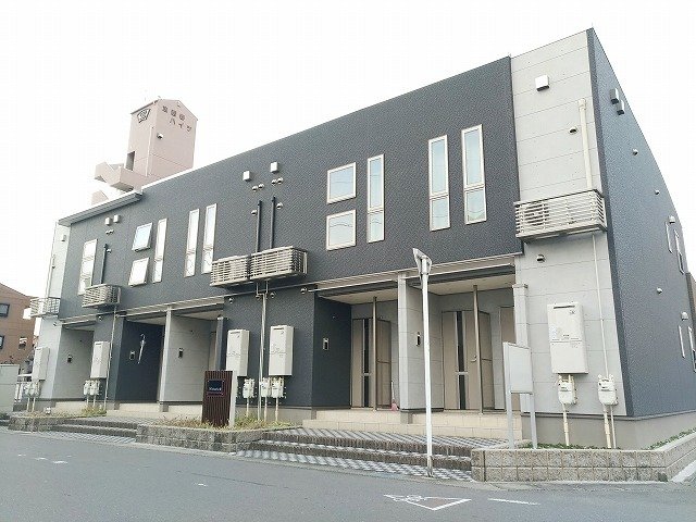 北名古屋市沖村のアパートの建物外観
