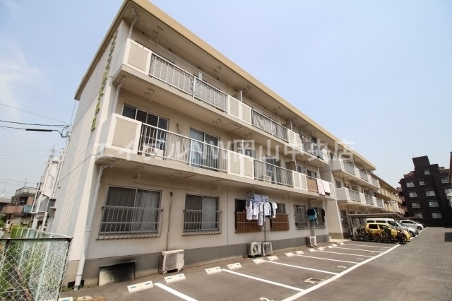 【岡山市北区神田町のマンションの建物外観】