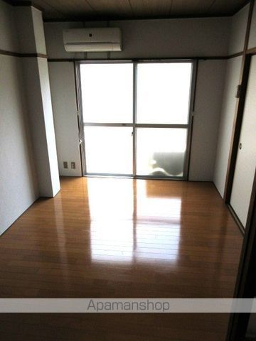 山本ビルの居間写真