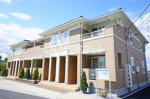 郡山市安積町笹川のアパートの建物外観