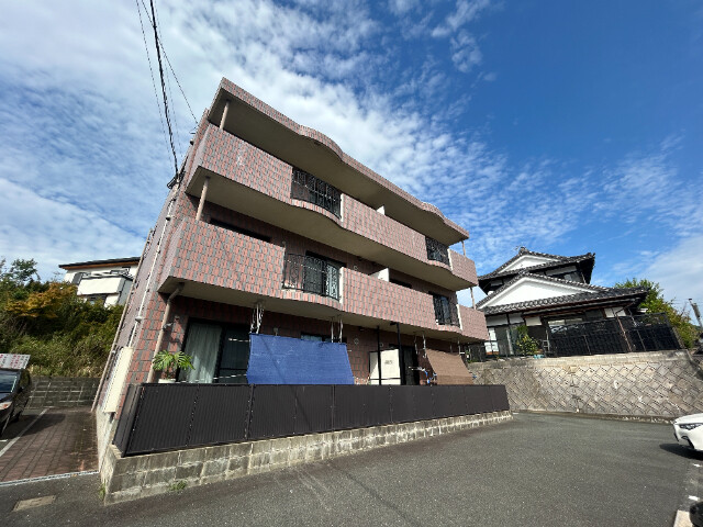 古賀市小竹のマンションの建物外観