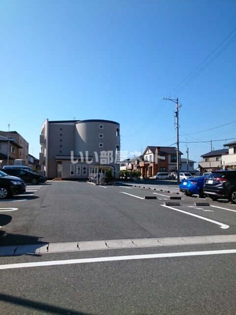 【浜松市中央区雄踏のマンションの駐車場】