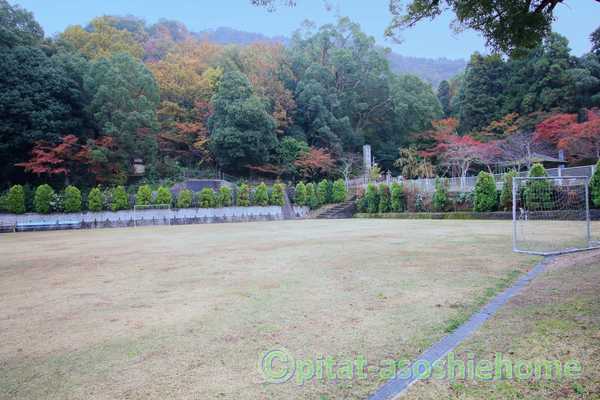 【米原市下多良のアパートの公園】