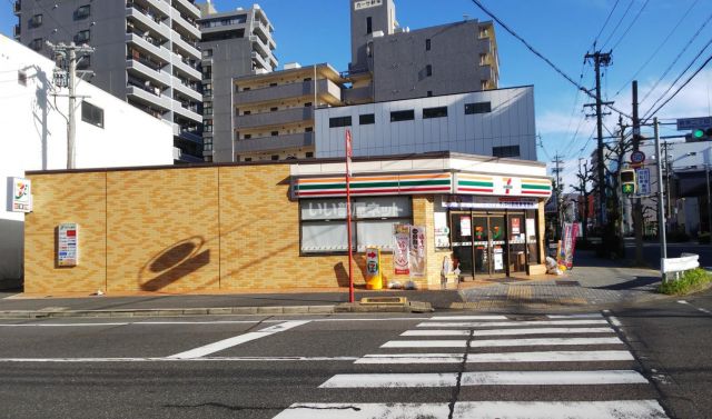 コンビニ　セブンイレブン 名古屋新栄2飯田街道店（コンビニ）まで167m