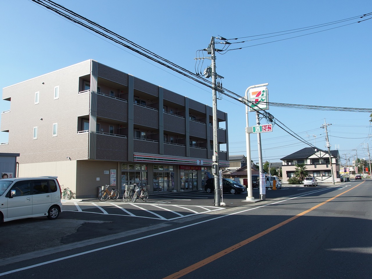 【東武野田線 運河駅 3階建 築28年のコンビニ】