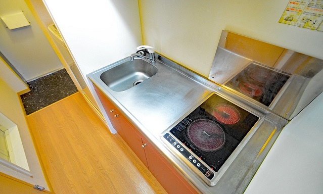 キッチン　２口電気コンロ完備
