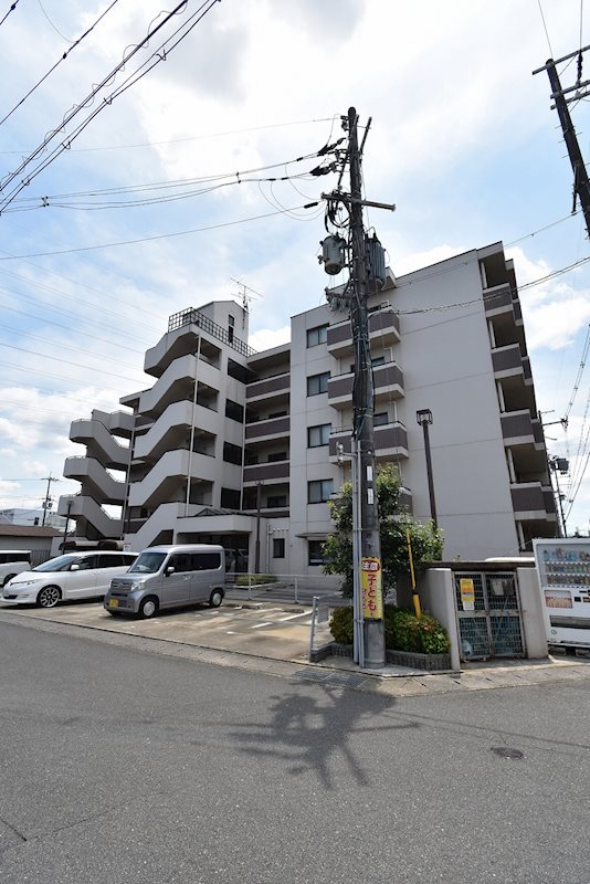 京都市伏見区竹田段川原町のマンションの建物外観