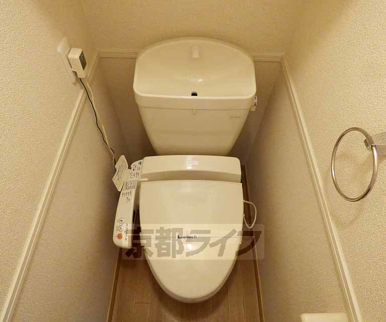 トイレ　ウォシュレット付のトイレです。