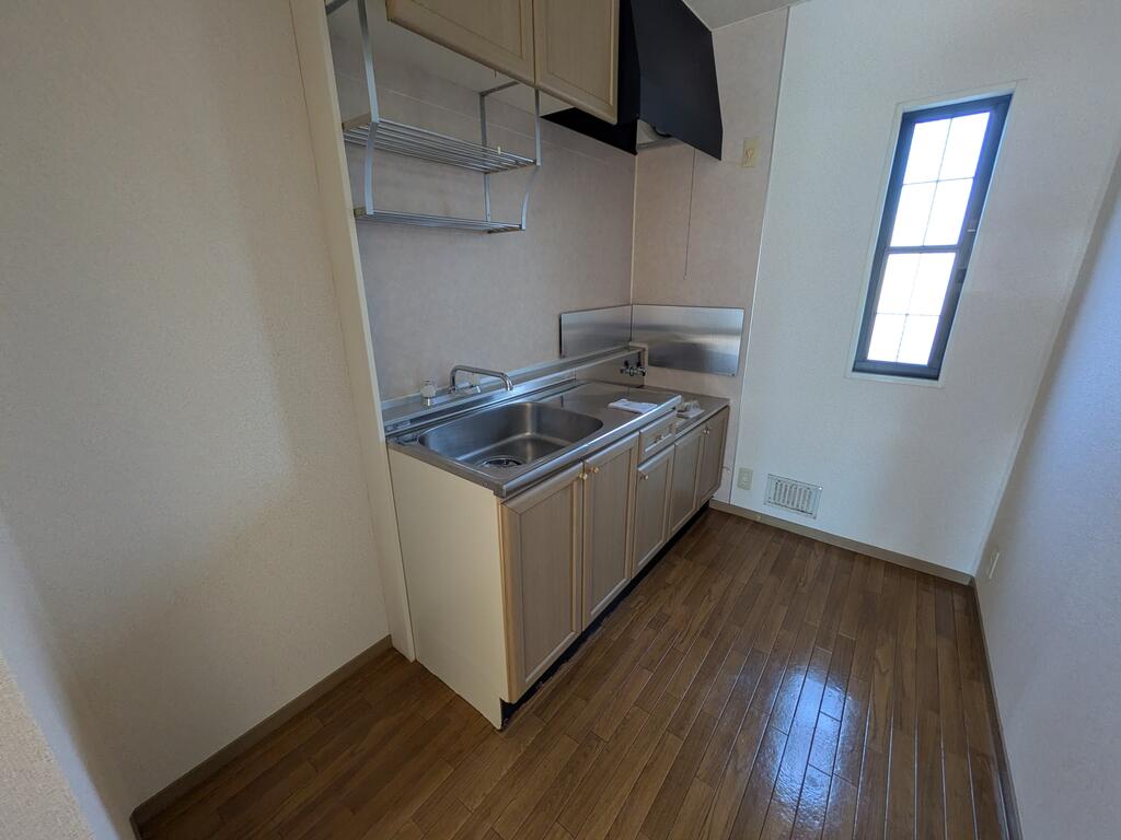 キッチン　2口ガスコンロ設置可能な広さです。調理スペースもあります♪