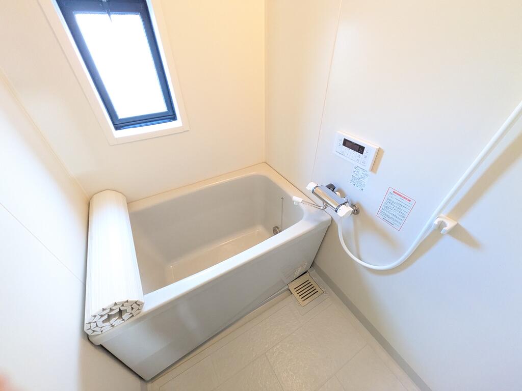 バス・シャワールーム　追い炊き機能完備でファミリーや長湯にも対応できるポイントです