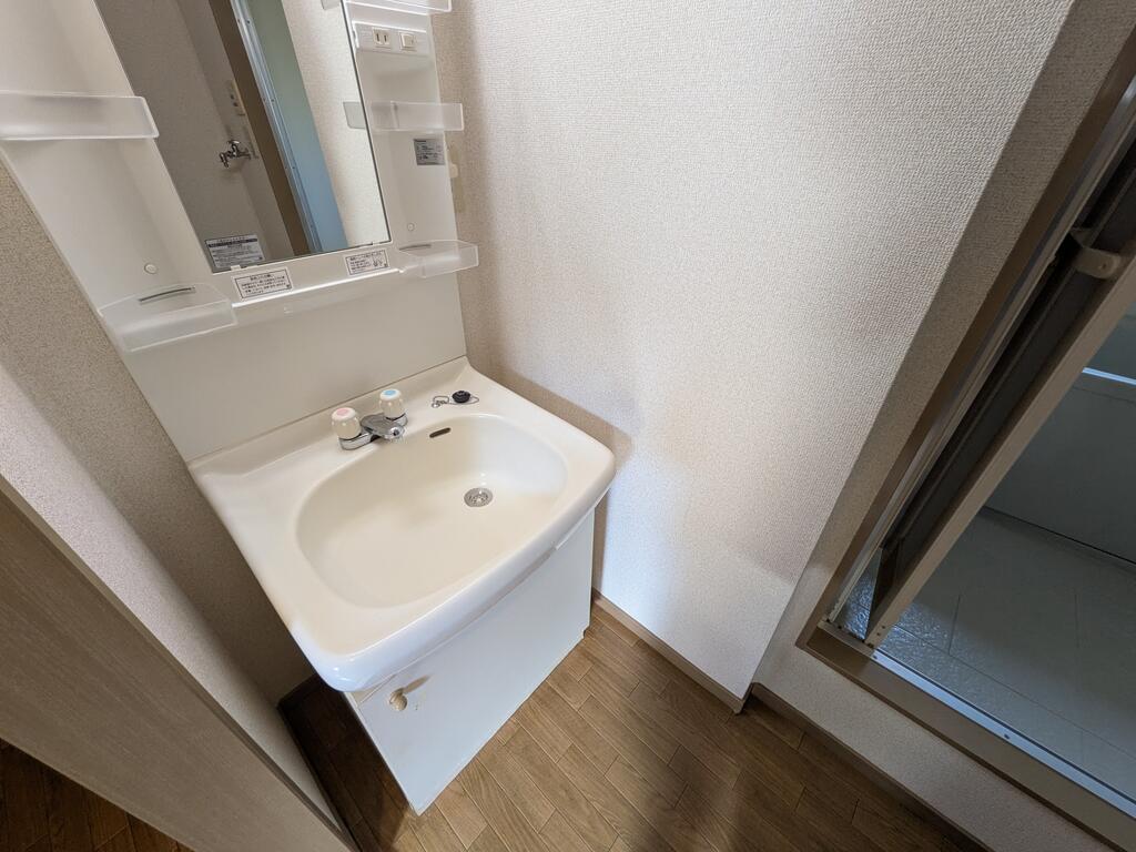 洗面設備　忙しい朝の身支度にも大活躍で便利な独立洗面台！