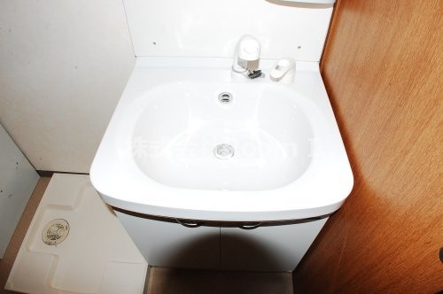 洗面設備　独立洗面台で身支度をすべて済ませてしまいましょう