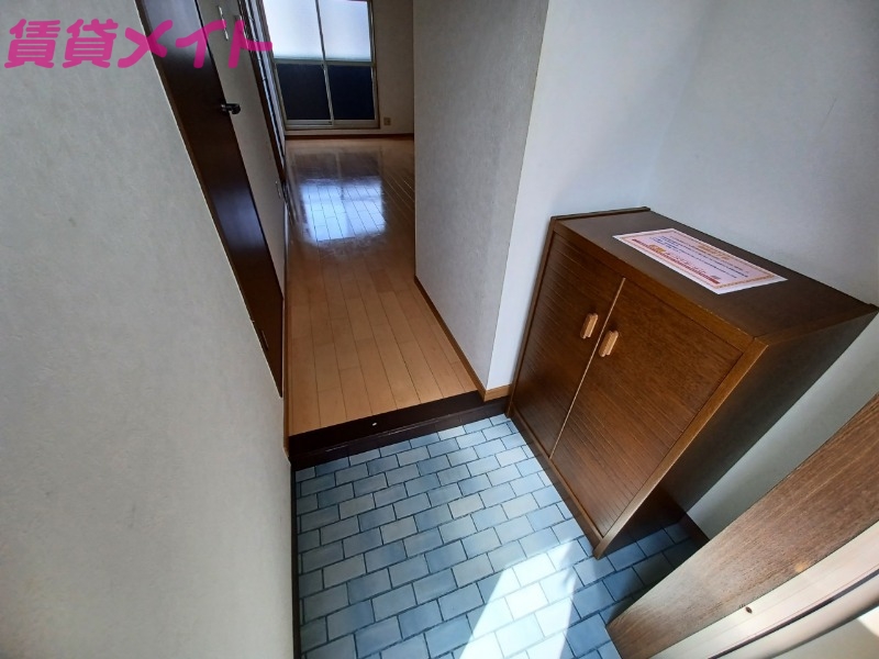 玄関　同物件別部屋参考写真です。