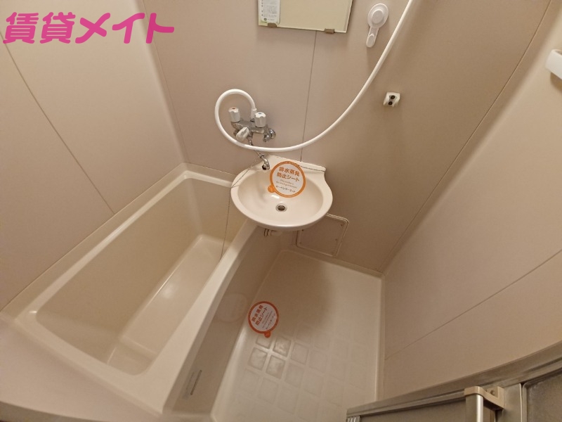 バス・シャワールーム　同物件別部屋参考写真です。