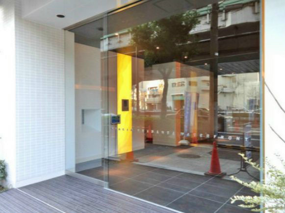 エントランス　家具家電付きセットアップ賃貸