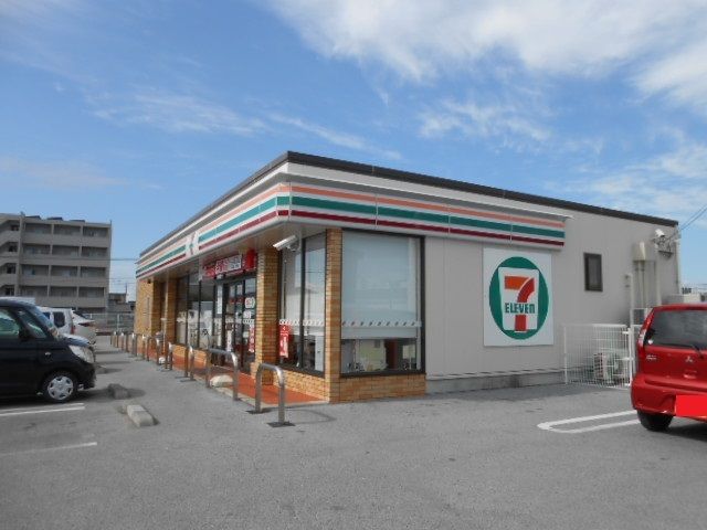 コンビニ　セブンイレブン彦根小泉店様（コンビニ）まで810m