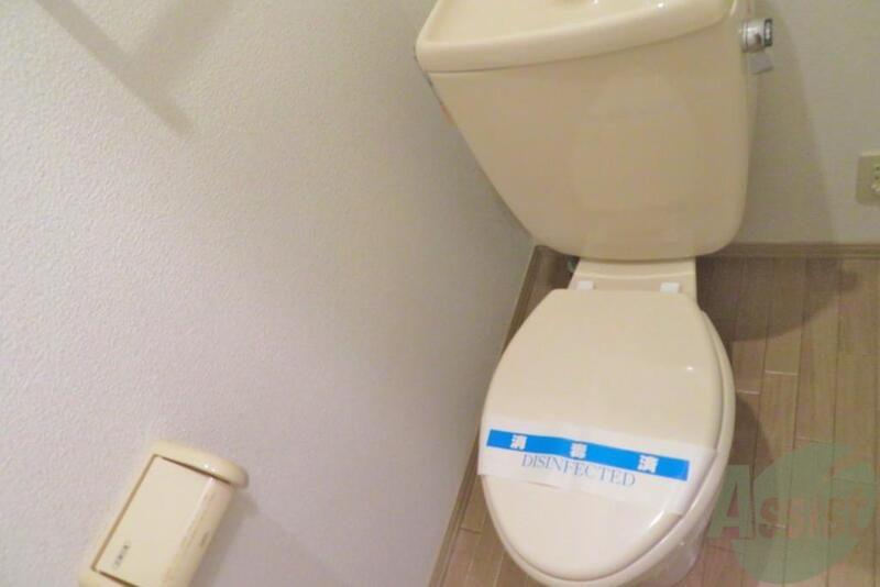 トイレ　シンプルですが、バス・トイレ別なので清潔です。
