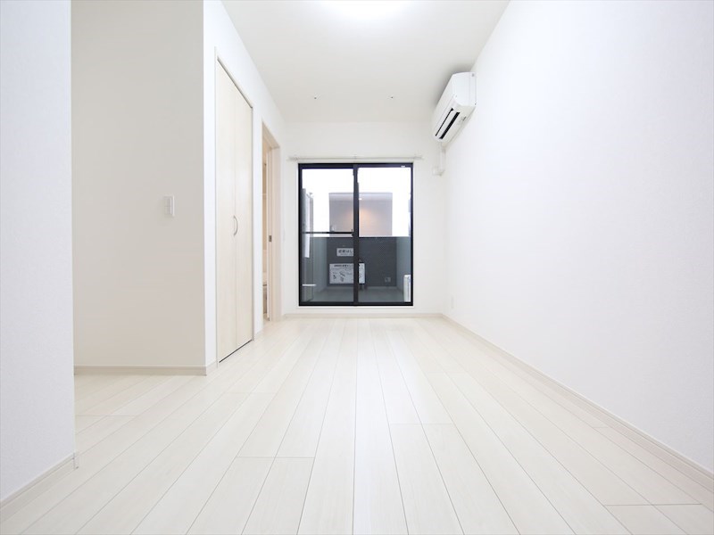 居室・リビング　洋室6.8帖　エアコン付