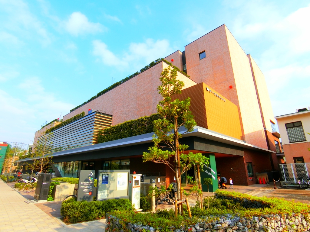 図書館　ゆいの森あらかわ（図書館）まで278m