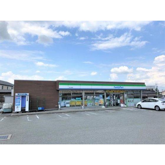 コンビニ　ファミリーマート富山本郷店（コンビニ）まで800m