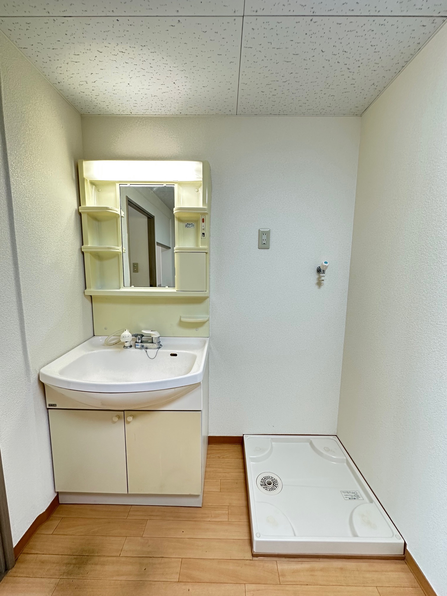 洗面設備　独膣洗面台付き