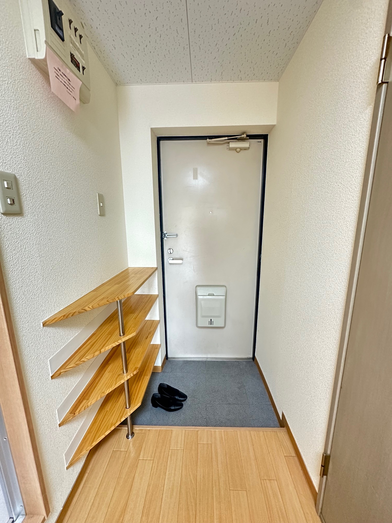 玄関　靴箱付きの玄関