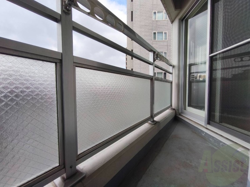 バルコニー　バルコニーが広くプチガーデニングも出来そうですね～。