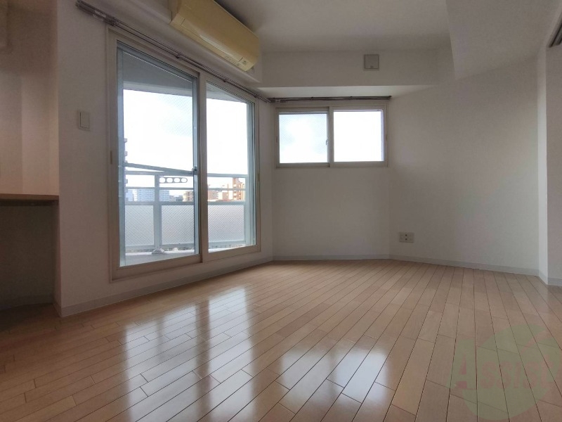 居室・リビング　リビングです。白を基調としていてお部屋全体が明るいですね！