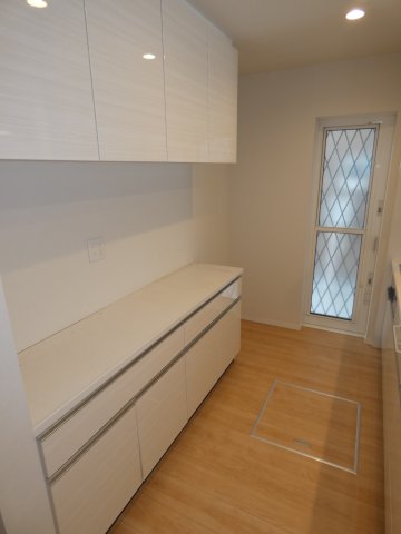 収納　カップボード付き