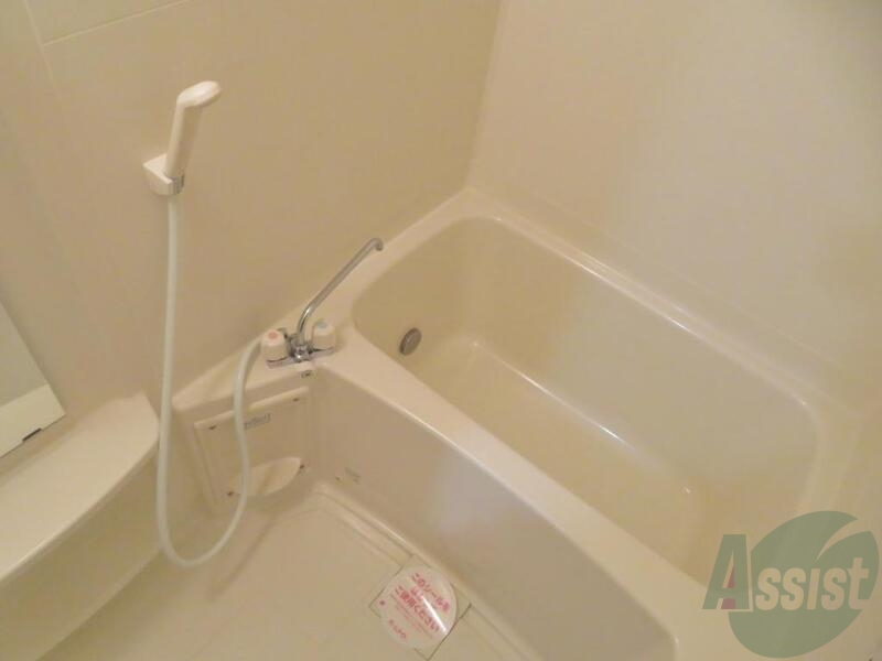 バス・シャワールーム　お風呂場もゆったりとした広さがあります。癒されましょう