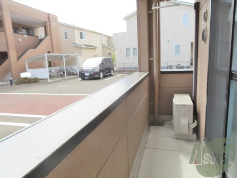 バルコニー　バルコニーもスペースが広く洗濯物もよく乾きますね