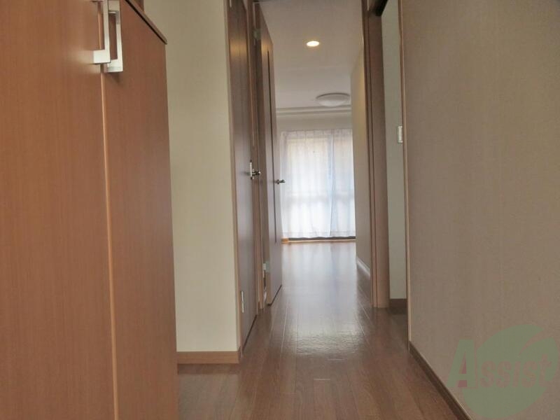 玄関　玄関からリビングダイニングまで伸びているのが印象的です