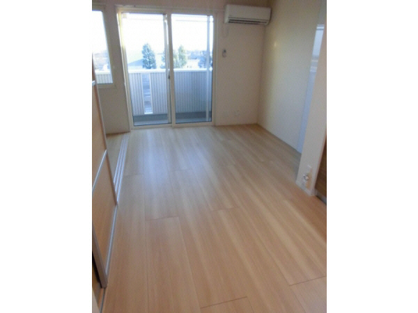 居室・リビング　日差しが差し込みます