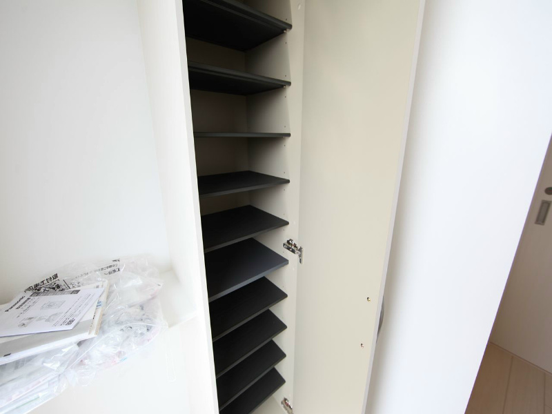 玄関　玄関　シューズボックス付（収納充実してます）