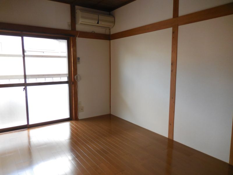 居室・リビング　陽光差し込む洋室6帖