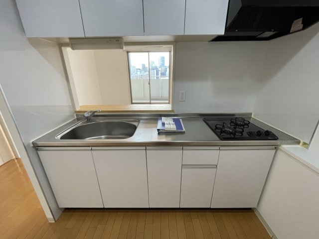 キッチン　イメージとして同マンション他部屋を表示しています