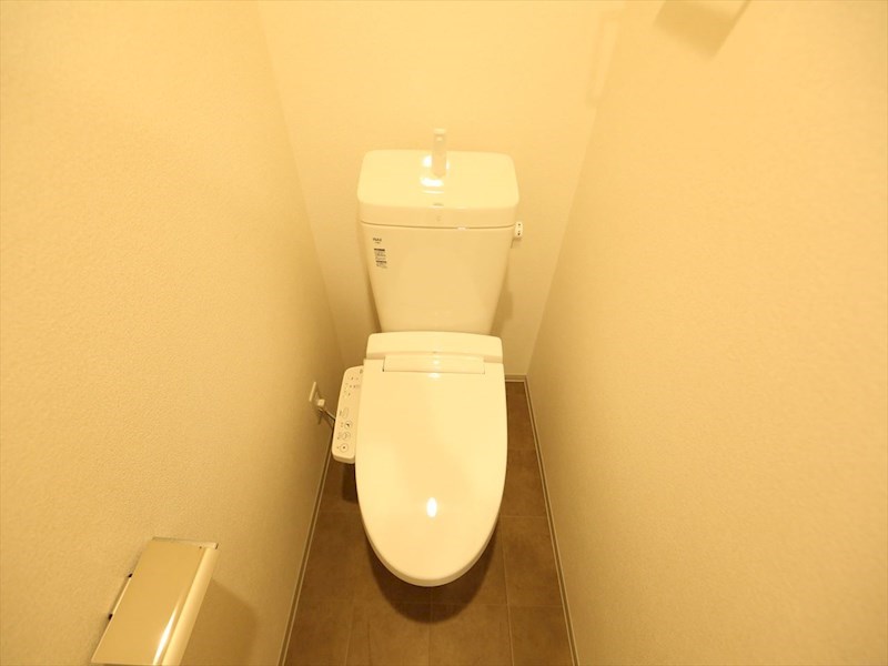 トイレ　温水洗浄暖房便座付トイレ　同仕様写真