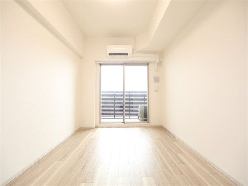 バルコニー　洋室6.5帖　エアコン完備　バルコニー　同仕様写真