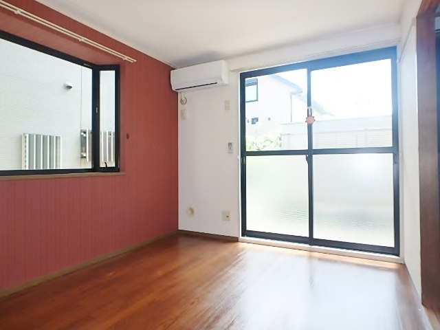 居室・リビング　別部屋参考写真です