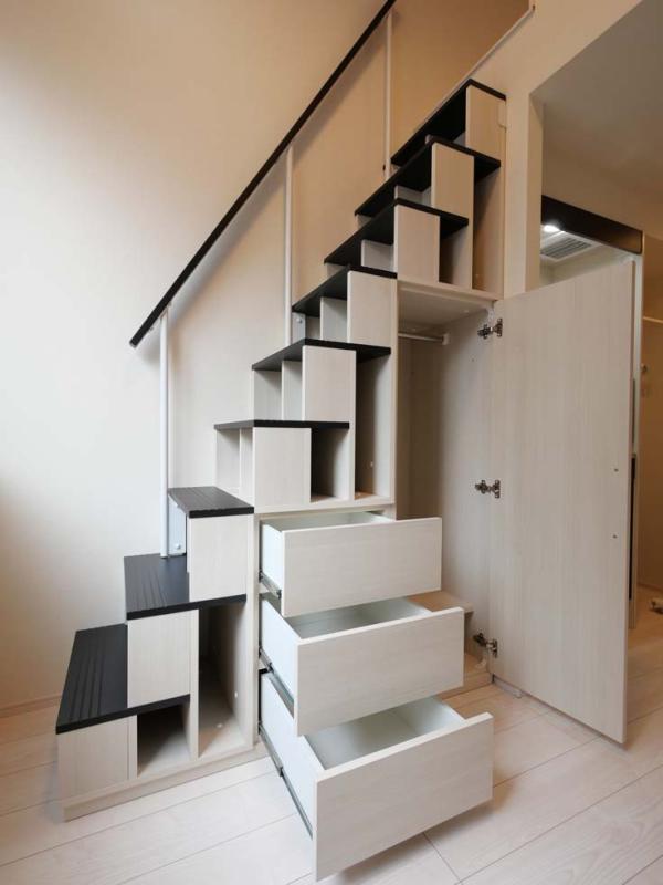 その他　ハーモニーテラス前野町IVの収納付き階段☆