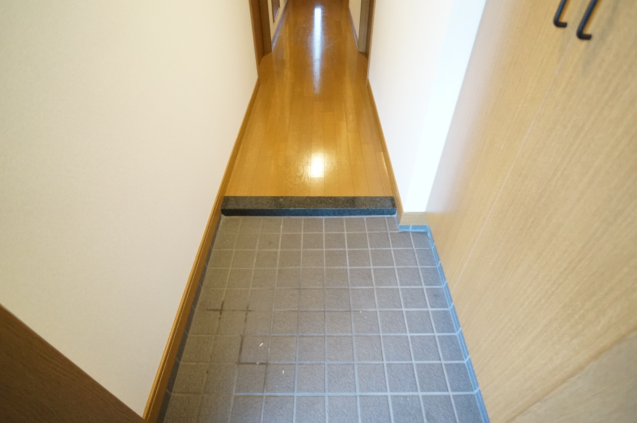 玄関　※退去前の為、同タイプの別部屋の写真を掲載しています。