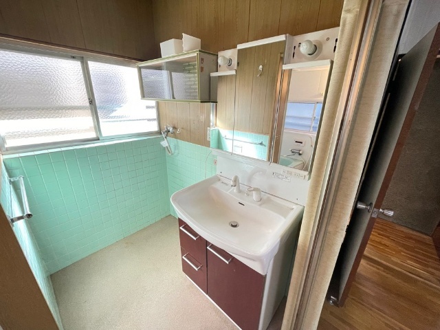 洗面設備　※アコーディオンカーテン新品に変更予定