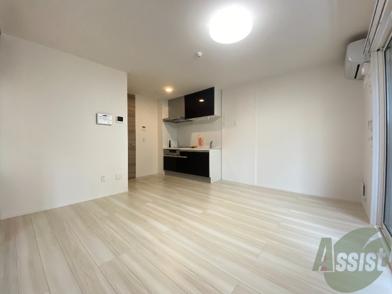 居室・リビング　約１１帖のＬＤＫです。広々としてきれいですね。