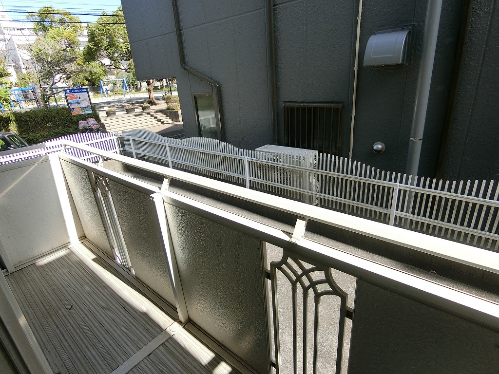 バルコニー　隣のお部屋と繋がっていない独立型バルコニー