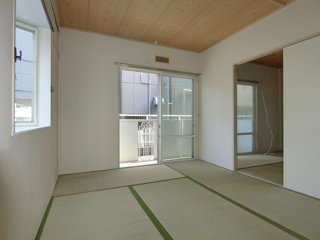 居室・リビング　角部屋東向き・１階でも暗くありません。エアコン設置可