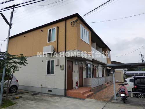 建物外観　駐車場１台無料◎防音床を採用しています◇