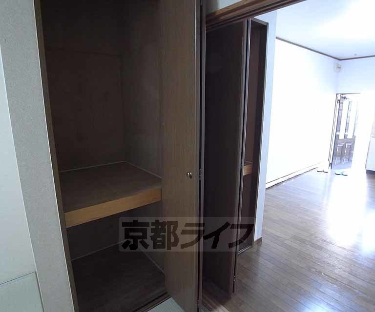 収納　収納は、ふたつ有ります。割とたっぷり入りますよ