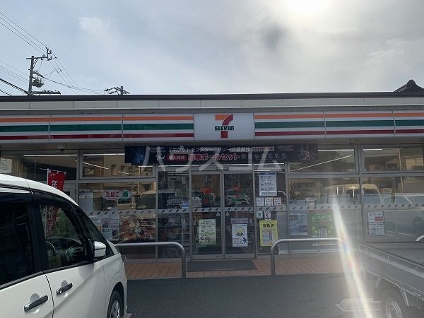 コンビニ　セブンイレブン 豊川国府町店（コンビニ）まで611m